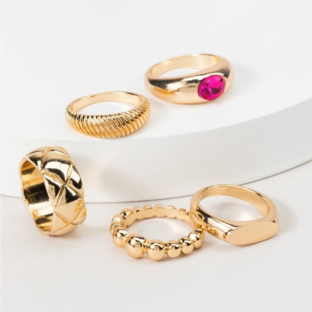 NWT Francesca’s Aja Signet Ring Set